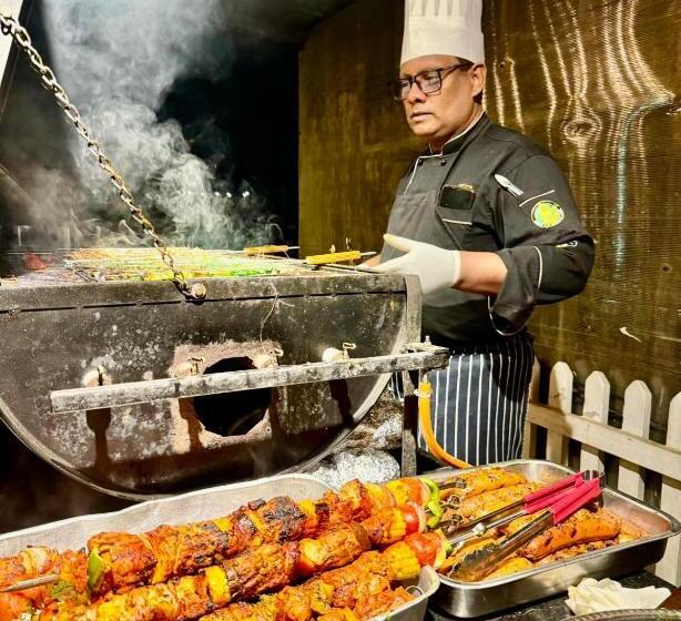 Отель Victoria Court Suites