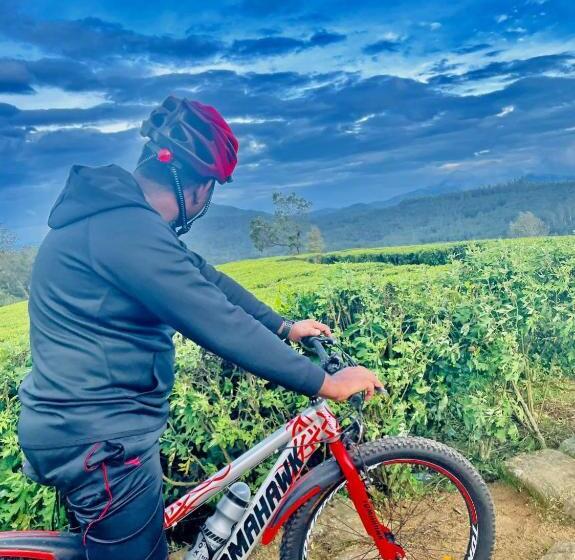 Отель Victoria Court Suites