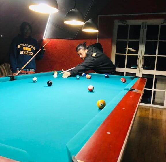 Отель Victoria Court Suites