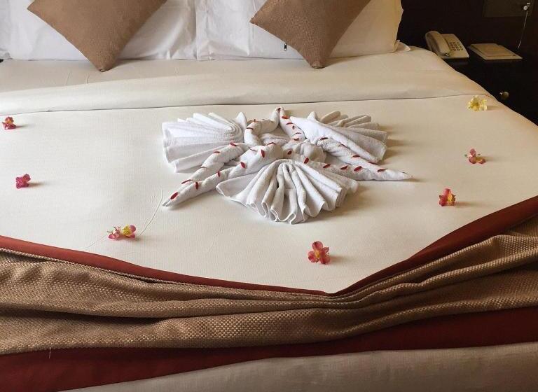 Отель Victoria Court Suites