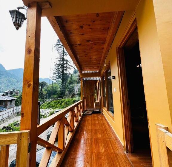 פנסיון Thepahadians Food & Stay