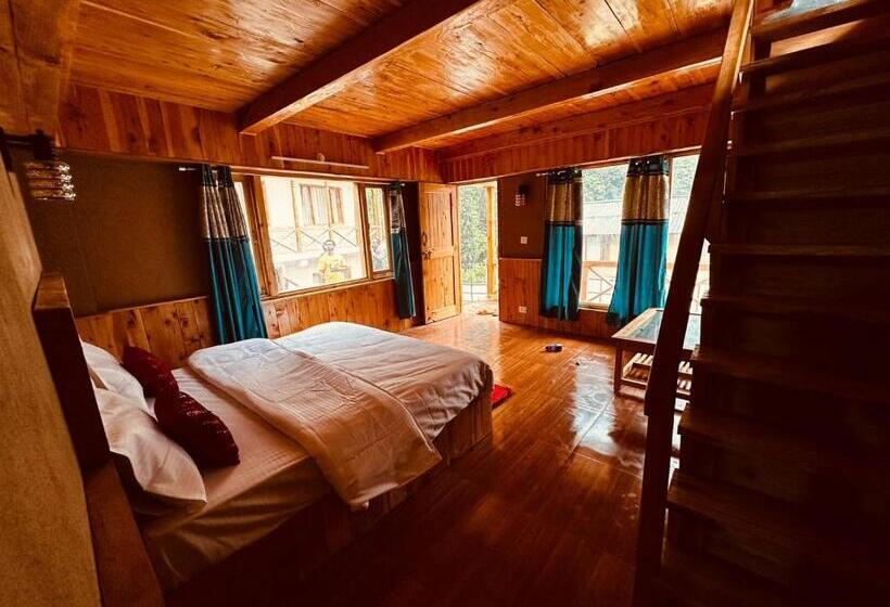 פנסיון Thepahadians Food & Stay