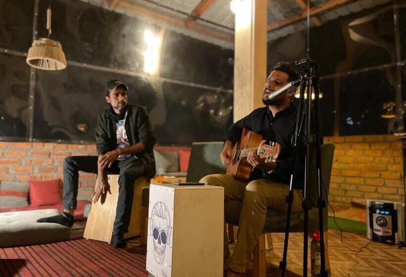 פנסיון Thepahadians Food & Stay