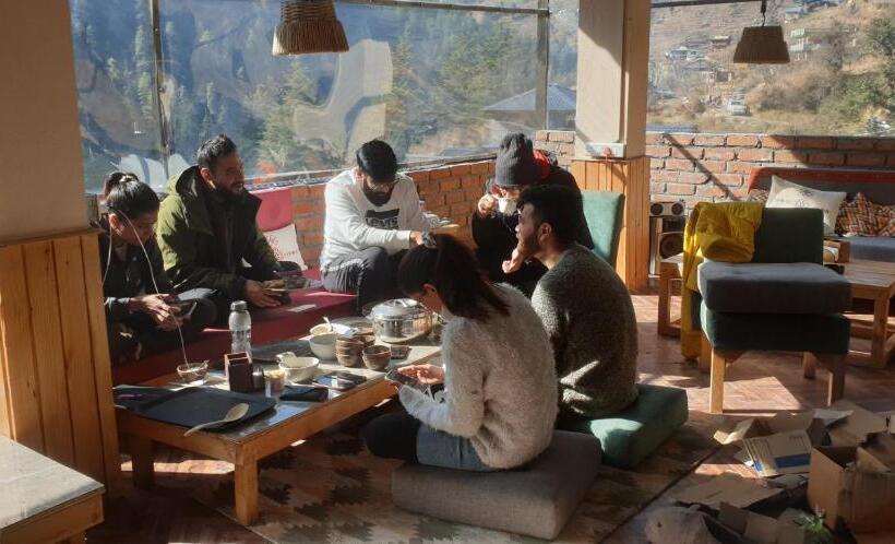 פנסיון Thepahadians Food & Stay