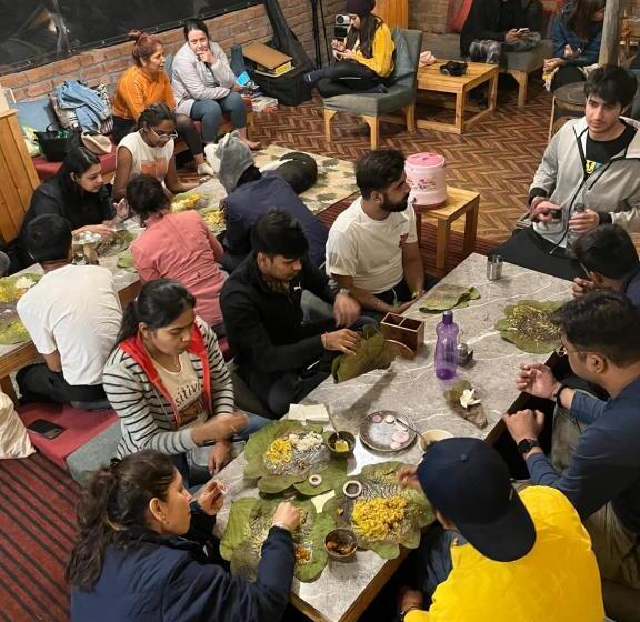 פנסיון Thepahadians Food & Stay