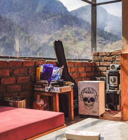 פנסיון Thepahadians Food & Stay