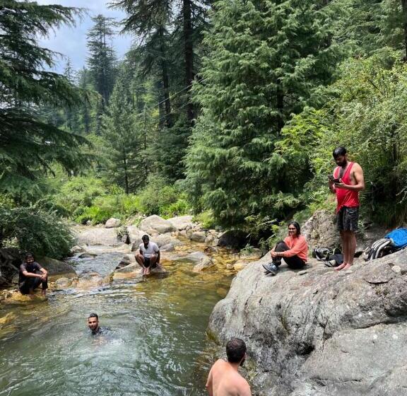 פנסיון Thepahadians Food & Stay