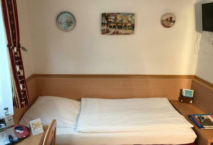 הוסטל Gästehaus Hein