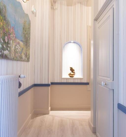 مبيت وإفطار La Little Maison