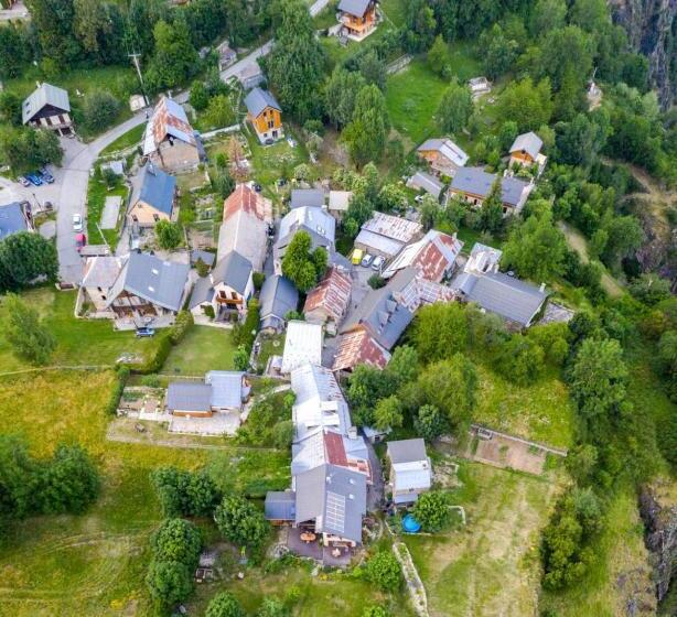 تختخواب و صبحانه Chalet D Hôtes Auris