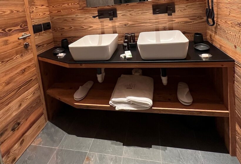 בית מלון כפרי Chalet Queen