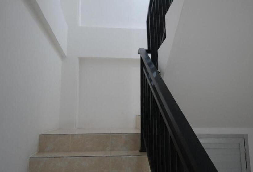 Otel Reddoorz Near Mall Ratu Indah 3