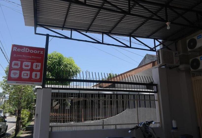 Otel Reddoorz Near Mall Ratu Indah 3