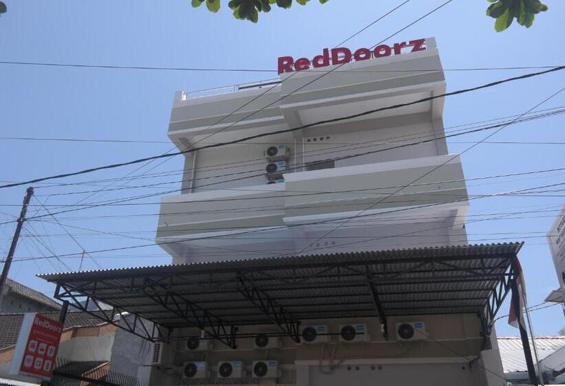 Otel Reddoorz Near Mall Ratu Indah 3