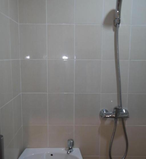 Otel Reddoorz Near Mall Ratu Indah 3