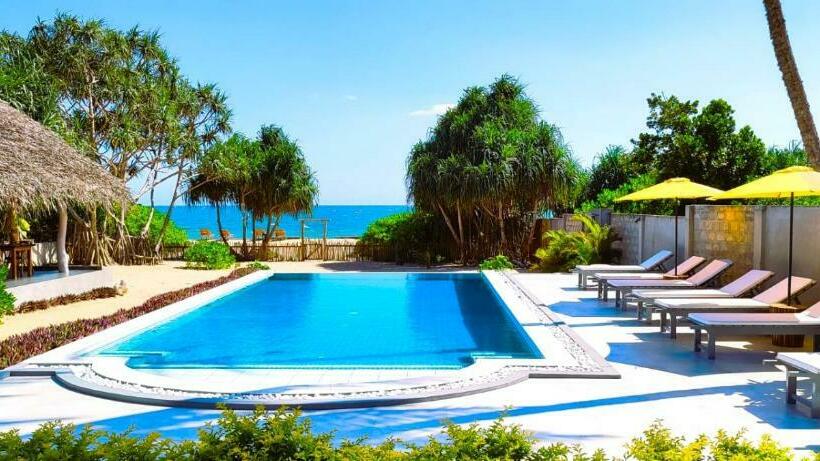 Hotel Sleeping Elephant Beach Resort