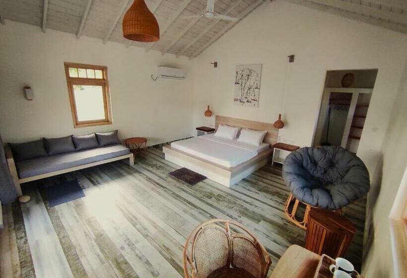 Hotel Sleeping Elephant Beach Resort