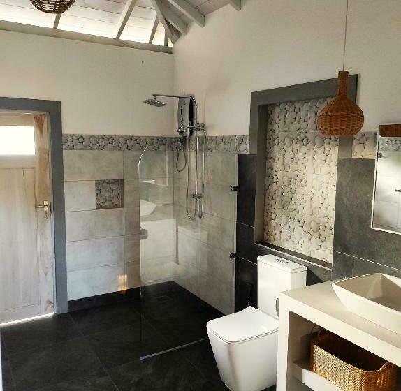 Hotel Sleeping Elephant Beach Resort