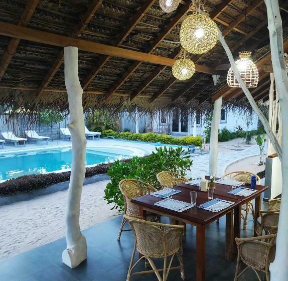 Hotel Sleeping Elephant Beach Resort