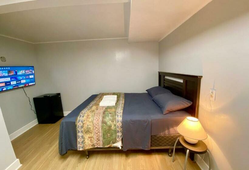 펜션 Newly Renovated Studio, Separate Entrance