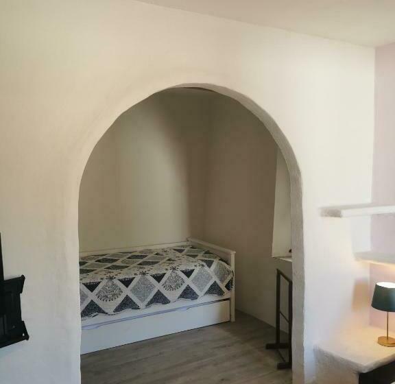 민박 1832 La Rabassière