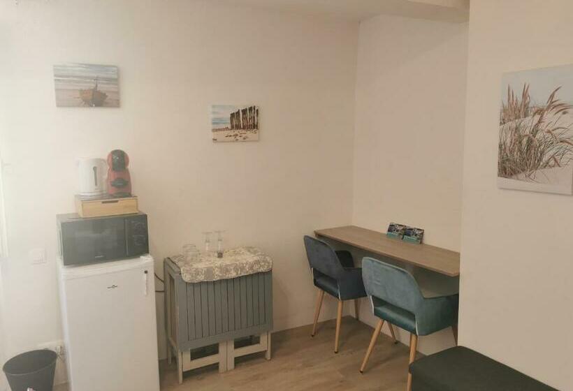 민박 1832 La Rabassière