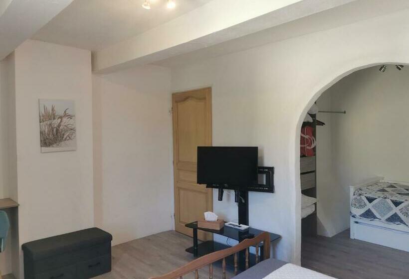 민박 1832 La Rabassière