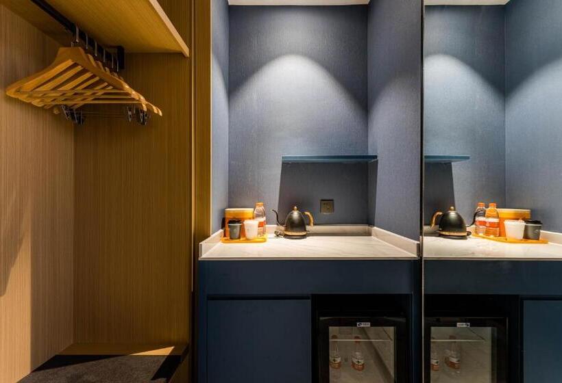 Atour Hotel Shengzhou