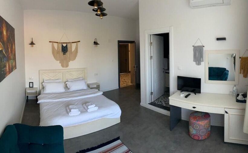 Moya Urla Butik Otel