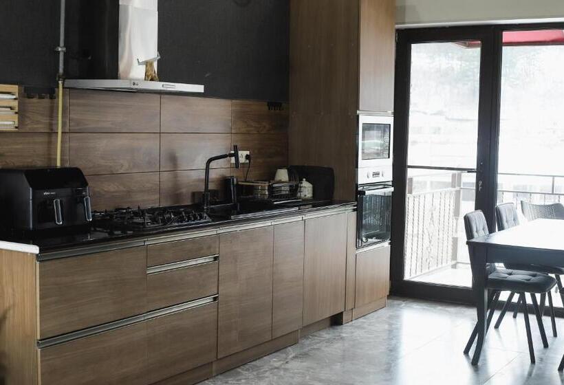 پانسیون Dom Adonis