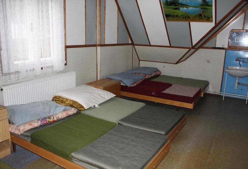 Retkeilymaja Turistická Chata Prachov