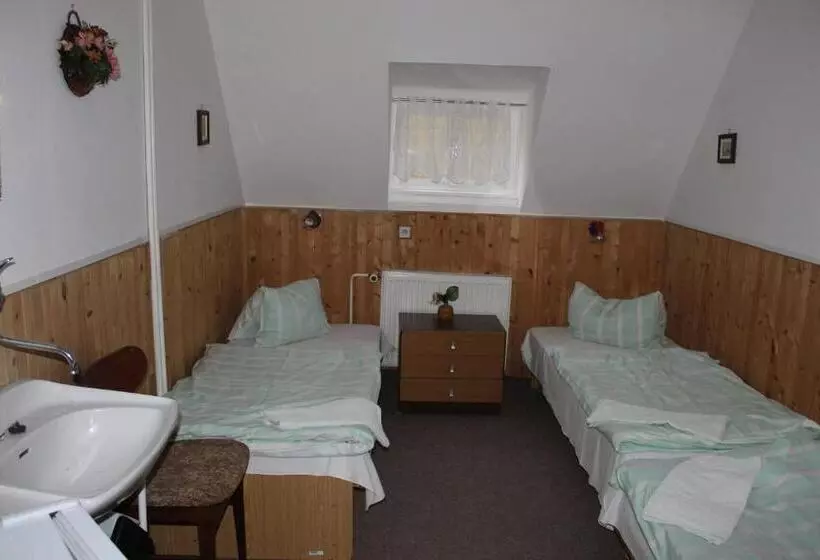 Retkeilymaja Turistická Chata Prachov