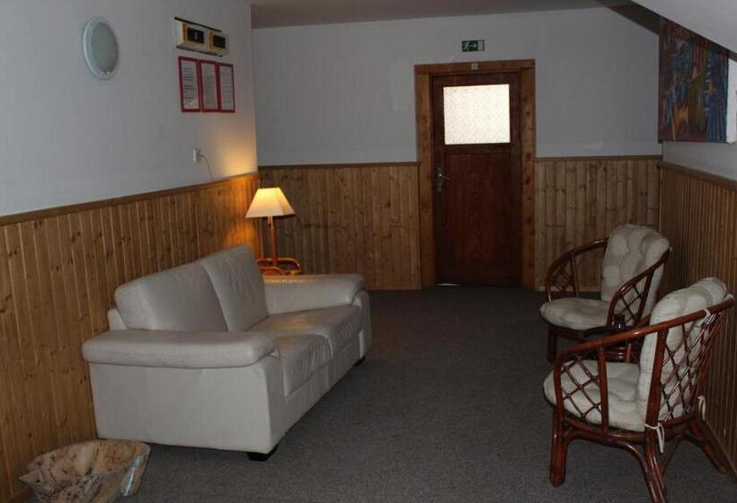 Retkeilymaja Turistická Chata Prachov