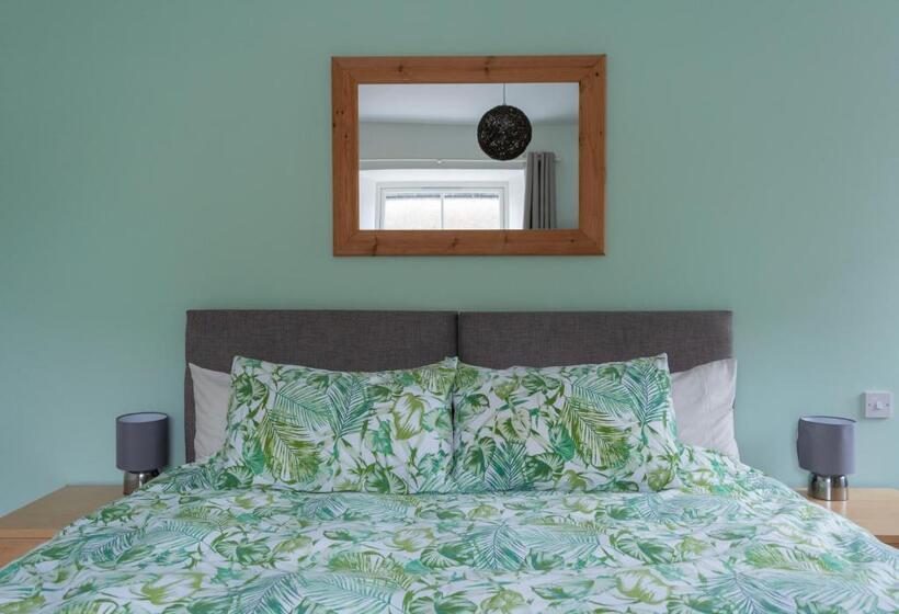 مبيت وإفطار Altquhur Byre