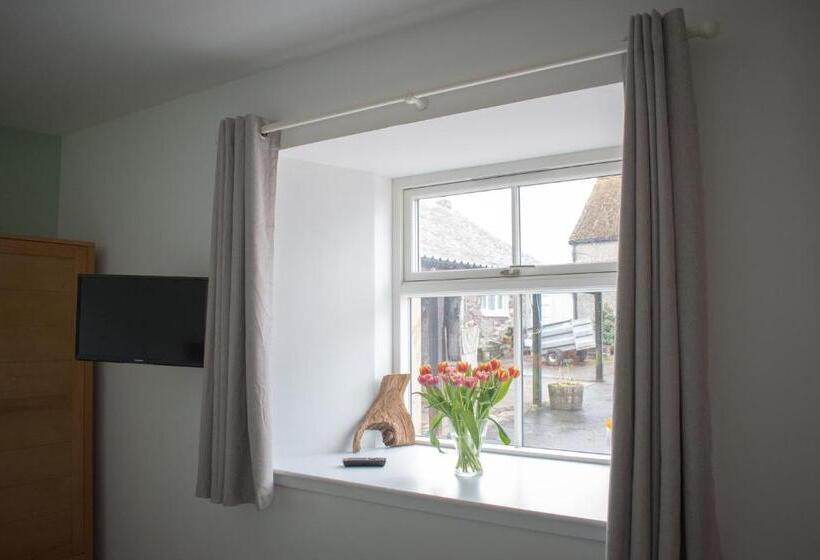 مبيت وإفطار Altquhur Byre