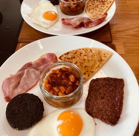 مبيت وإفطار Altquhur Byre