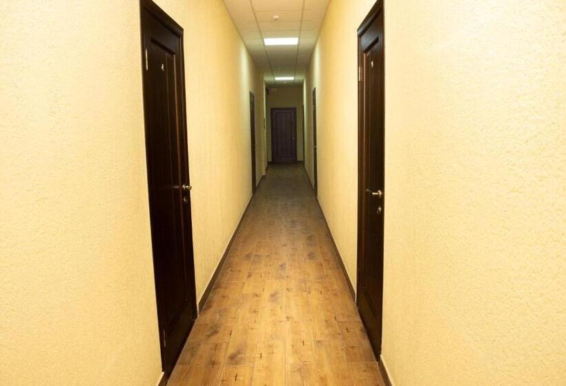 Monada Hotel & Hostel