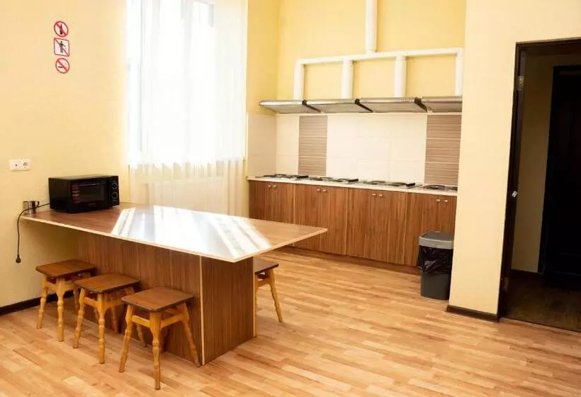 Monada Hotel & Hostel