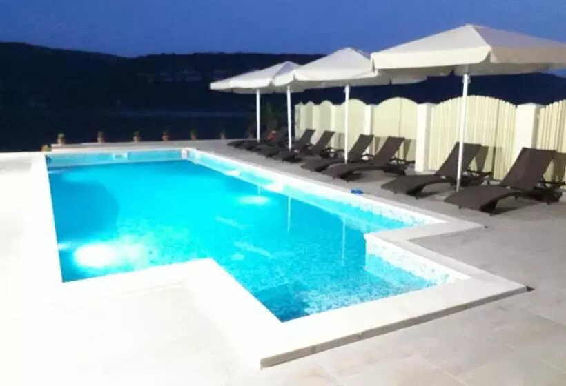 Pensiunea Alex & Restaurant