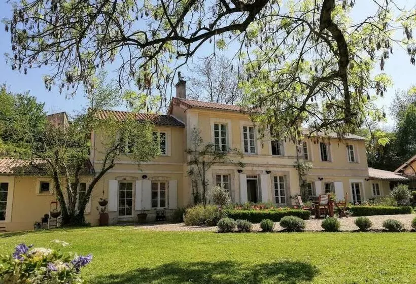 ベッドアンドブレックファースト Le Domaine Des Platanes