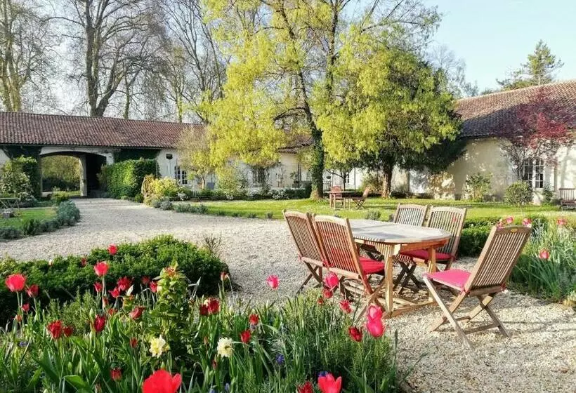 ベッドアンドブレックファースト Le Domaine Des Platanes