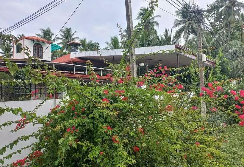 Retkeilymaja Mayura Rest Inn