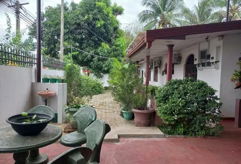 Retkeilymaja Mayura Rest Inn