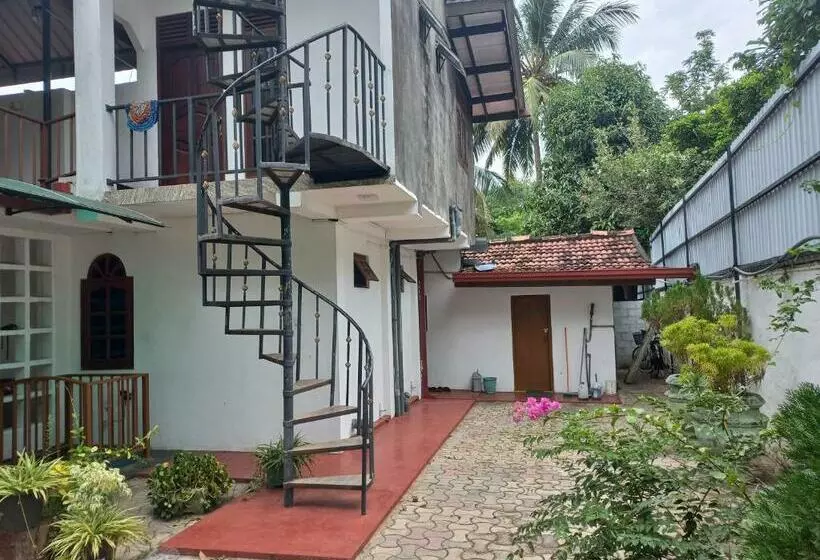 Retkeilymaja Mayura Rest Inn