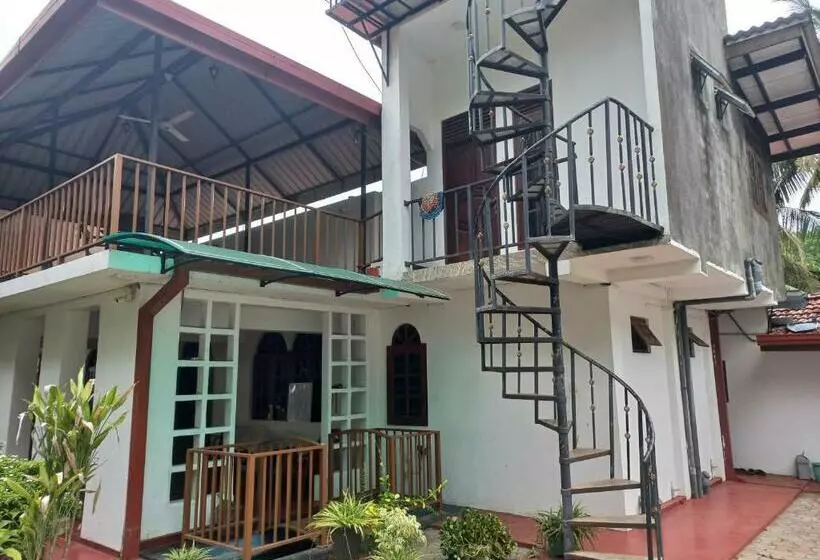 Retkeilymaja Mayura Rest Inn