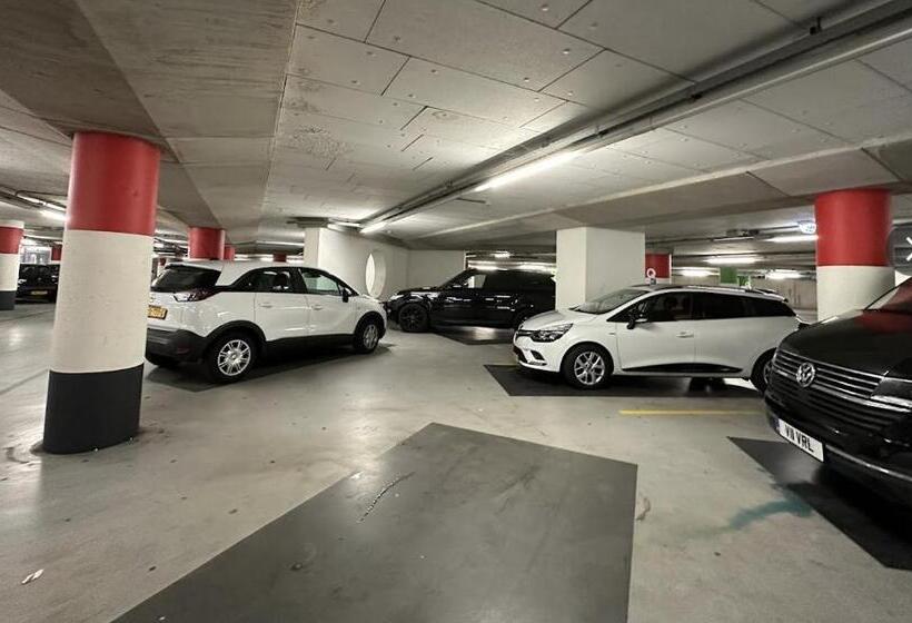 تختخواب و صبحانه Décor Canal House