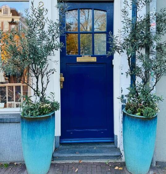 تختخواب و صبحانه Décor Canal House