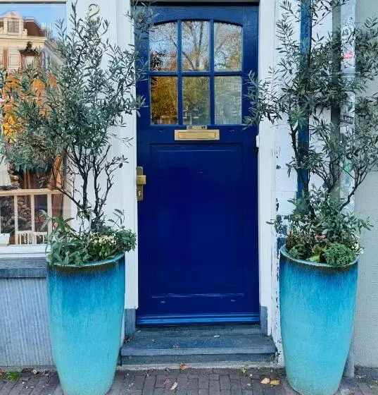 تختخواب و صبحانه Décor Canal House