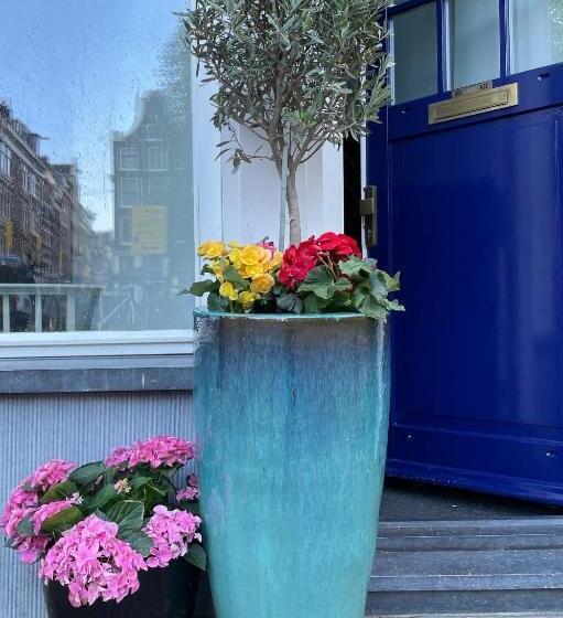 تختخواب و صبحانه Décor Canal House