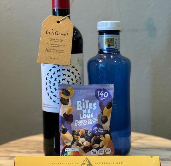 تختخواب و صبحانه Décor Canal House